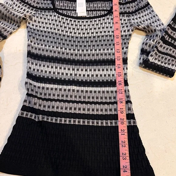 NWT White House Black Market size Small women’s top - Picture 2 of 9